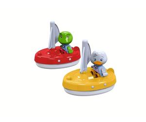 AquaPlay - 2 barche a vela + 2 personaggi - accessori per AquaPlay Corsi d'acqua o per la vasca da bagno, 2 barche a vela e Nils e Lotta, per bambini dai 3 anni in su