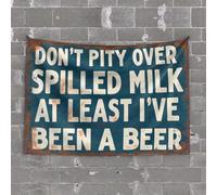 Arazzo da parete con scritta in inglese "Don't Pity Spilled Milk, I 've Been A Beer", decorazione da grotta da uomo e da bar (75 x 100 cm)
