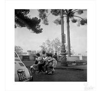 Archivio fotografico Carbone Cinque in Vespa 1970 - serie I Quadrati Stampa Fine-Art formato 25x25cm. - Arreda la tua casa con fotografie d'autore che raccontano la storia di Napoli