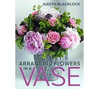 Judith Blacklock Arranging Flowers in A Vase (Copertina rigida)
