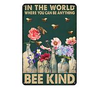 Ascigo in The World Be Kind Bee Targa in metallo decorazione rustica vintage targa in latta per casa cucina bar caffetteria giardino club decorazione da parete ape targa in latta divertente 20,3 x