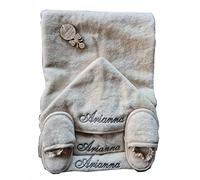 Asciugamano Accappatoio Poncho con cappuccio neonati in spugna Colore Ecru PERSONALIZZATO 1 paio ciabattine e 2 bavaglie IDEA REGALO NASCITA Ciondolo in legno personalizzato OMAGGIO