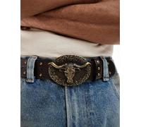 ASOS DESIGN - Cintura stile western marrone in pelle sintetica con borchie e placca con toro XL-2XL