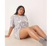 ASOS DESIGN Curve - Completo pigiama oversize con T-shirt e pantaloncini grigi con lune e stelle-Multicolore L