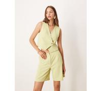 ASOS DESIGN - Gilet asimmetrico a portafoglio in misto lino verde in coordinato 46