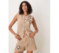 ASOS DESIGN - Gilet in maglia marrone con conchiglie all'uncinetto in coordinato M