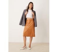 ASOS DESIGN - Gonna midi in pelle sintetica color cuoio con spacco sul davanti-Arancione 36