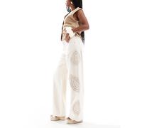 ASOS DESIGN - Jeans ampi écru a vita bassa con toppe all'uncinetto-Bianco 44