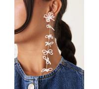 ASOS DESIGN - Orecchini a bottone con pendenti lunghi con perline bianche a forma di fiore-Bianco No Size