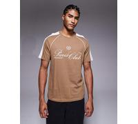 ASOS DESIGN - T-Shirt con maniche raglan con testo grafico di città e pannelli marrone chiaro 2XL