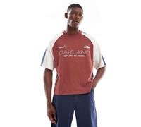 ASOS DESIGN - T-shirt squadrata oversize bordeaux con pannelli cut and sew e grafiche sportive-Multicolore L