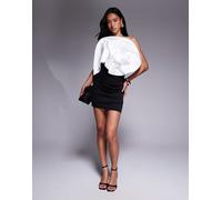 ASOS DESIGN - Vestito corto nero in tessuto effetto scuba con decorazione floreale oversize in raso a contrasto 46