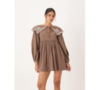 ASOS DESIGN - Vestito grembiule corto con colletto oversize e finiture in pizzo color cuoio a quadri-Multicolore 46
