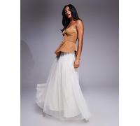 ASOS LUXE - Vestito lungo a fascia modellante con gonna in rete in plumetis a pieghe color cammello-Marrone 48