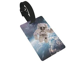 Astronauta nello spazio sullo sfondo del piano 2 etichette per bagagli, anello per etichette identificative per la protezione della privacy e scheda di indirizzo per valigia da viaggio