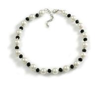 Avalaya Collana corta con perle finte bianche da 12 mm e perle di vetro nere (irregolarità naturali)/38 cm di lunghezza, 4 cm di estensione