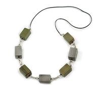 Avalaya Collana lunga con perline di legno e maglie in metallo argentato, cordoncino in gomma nera (verde oliva glitterata/argento) - 84 cm L