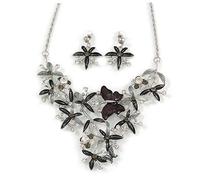 Avalaya Set di collana e orecchini a perno a grappolo con fiori e farfalle smaltati, placcatura al rodio, nero/grigio, lunghezza 40 cm, estensione 8 cm