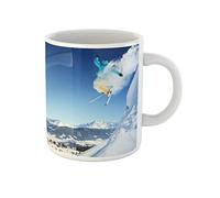 Awowee Tazza da caffè rossa con sci che salta con sciatori, sport invernali, montagna e neve estrema, tazza da tè in ceramica, 325 ml, ottima idea regalo o souvenir per familiari, amici e colleghi