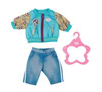 Baby Born Outfit con Giacca - per Bambole da 43 cm - Include Giubbino, Pantaloni e Appendiabiti - Facile per Le Mani Piccole - Promuove empatia e abilità sociali - età: 3+ Anni