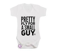 Baby Moo's Tutina per bambini ispirata alla prole, con scritta "Pretty Fly for A Small Guy", stile punk rock, idea regalo per neonati o genitori, bianco, 3-6 mesi