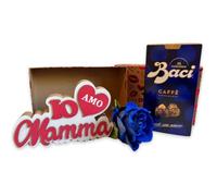 Baci Perugina Idee Regalo Compleanno Mamma - Scatola regalo con Bijou Baci Perugina al caffè 200gr + Rosa Blu Velluto + Scritta Legno "Io Amo Mamma" 18cm
