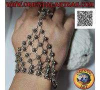 Baciamano in argento 925‰ fiorellini concatenati tra loro e anello regolabile