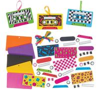 Baker Ross FN568 Kit decorativi mix & match a tema cassette retrò - Confezione da 8, kit decorativi in schiuma per bambini