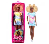 Barbie modella in maglia ardente e gonna a quadri