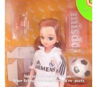 Bambola Licca Real Madrid & Mister Donut Collaboration Coppa del Mondo di...