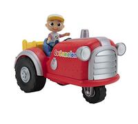 Bandai - CoComelon, Trattore musicale rosso, veicolo che riproduce la canzone Old MacDonald (in inglese) e versi di animali, Trattore musicale ed action figure 7 cm, WT0038