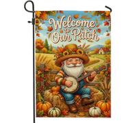 Bandiera autunnale da giardino con gnomo e scritta "Welcome to our patch | Banjo che gioca a gnomo, bandiera del cortile, girasoli, zucche, balle di fieno, paesaggio della fattoria, tema raccolto