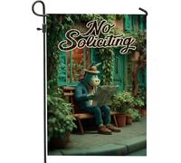 Bandiera da giardino fantasia "No Soliciting", maiale verde amichevole leggendo un giornale, decorazione per la casa, banner stagionale double face per decorazione esterna, divertente pannello prato