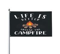 Bandiera Da Giardino Life Is Better Around The Campfire Funny Camping Bandiere Decorative Lavabile Bandiera Da Cortile Durevole Garden Flag Per Celebrazioni Feste Festival 90X152CM