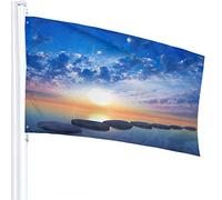Bandiera del cielo 3x5 FT Pietre miliari nell'oceano al tramonto Acqua di mare limpida Cielo nuvoloso Bandiere per esterni Grandi striscioni per cortile di benvenuto Giardino per la casa Decorazione