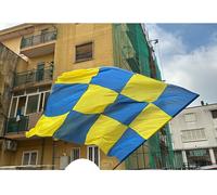 bandiera frosinone in poliestere 2x3m a scacchi cucito con asta