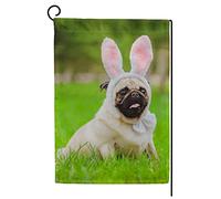 Bandiera Pirata Easter Pug Dog Sits on Green Grass Poliestere Bandiere Colori Vivaci Flag per All'aperto Decorazione 30x45cm