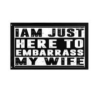 Bandieras Da Cortile Funny I'M Just Here To Embarrass My Wife Divertente Bandieras Alta Qualità Bandiera Garden Tutte Le Stagioni Garden Flag Per Prato Esterni Spiaggia 90X150 Cm