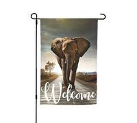 Bandiere da giardino Elefante che cammina sulla strada Premium Yard Flag Wild Animal Stampa creativa Festa Bandiera Outdoor Fattoria Decor Home Portico Bandiere 12 x 18 pollici