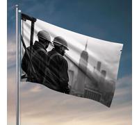 Bandiere della grotta dell'uomo due operai edili ammirano lo skyline della città. Bandiera per ragazze decorazione per la stanza delle ragazze bandiere divertenti (60 x 90 cm)