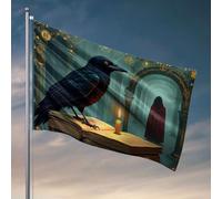 Bandiere per stanza divertenti Un corvo posatoi su libri antichi, illuminate a lume di candela in una biblioteca mistica. Bandiera decorazioni per portico bandiera all'aperto per dormitorio divertente