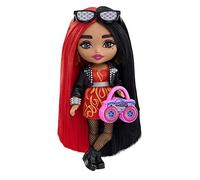 Barbie - Bambola Barbie Extra Fucsia Afro, con panda, dai capelli castani con ciocche rosa, felpa con cappuccio con stampa e gonna a quadri, Giocattolo per Bambini 3+ Anni, HKP93