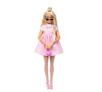 Barbie - Bambola Deluxe Style n.3, con capelli biondi in uno chignon e abito Barbiecore rosa pastello, accessori come fiocco oversize e calze a rete inclusi, giocattolo per bambini, 4+ anni, HYV27