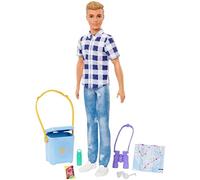 Barbie - Bambola Ken con maglietta, jeans, scarpe e accessori, Giocattolo per Ba