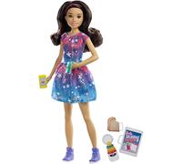 Barbie Bambola Skipper Asiatica Babysitter con Cellulare e Biberon, FXG93