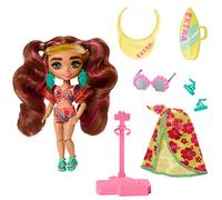 Barbie - Barbie Extra Minis Extra Fly, mini bambola viaggiatrice alta 14 cm con look a tema spiaggia, outfit dal motivo tropicale, tanti accessori inclusi, giocattolo per bambini, 3+ anni, HPB18