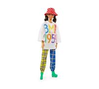Barbie- BMR1959 Bambola Mora con Cappello, Maglietta con Stampa, Pantaloni a Scacchi e Stivaletto, Giocattolo per Bambini 3+Anni, GNC48