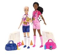 Barbie Carriere - Calciatrici, playset con Barbie Brooklyn e bambola calciatrice petite bionda, 15 accessori inclusi tra cui 2 reti da calcio e 2 palloni, giocattolo per bambini, 3+ anni, HRG88