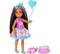 Barbie - Chelsea, Mini Bambola da 15cm a Tema Compleanno, con Capelli castani e meches Viola, Abito colorato e 4 Accessori per la Festa Inclusi, Giocattolo per Bambini, 3+ Anni, JJB38