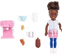 Barbie Chelsea Can Be - Set da gioco brunette barista piccola bambola con vestito rimovibile e 7 accessori per carriera inclusa macchina da caffè